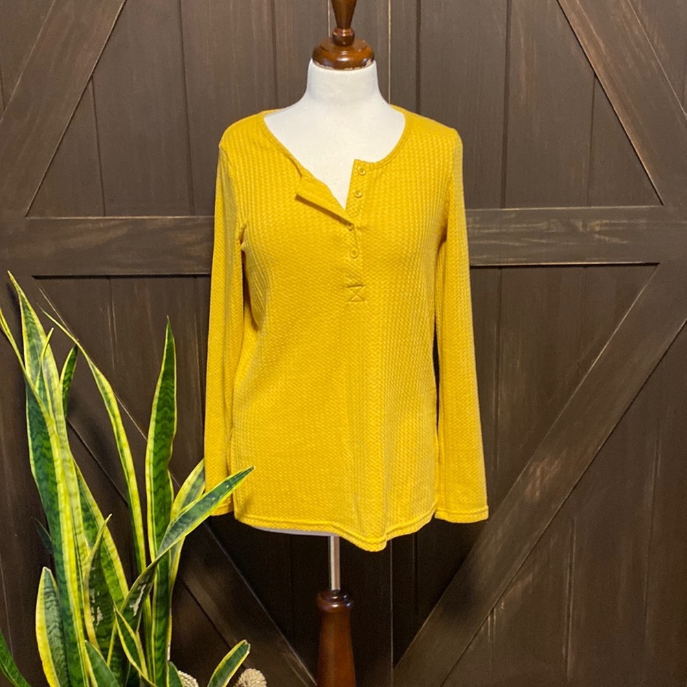 Yodarton Medium mustard yellow light weight pull over blouse